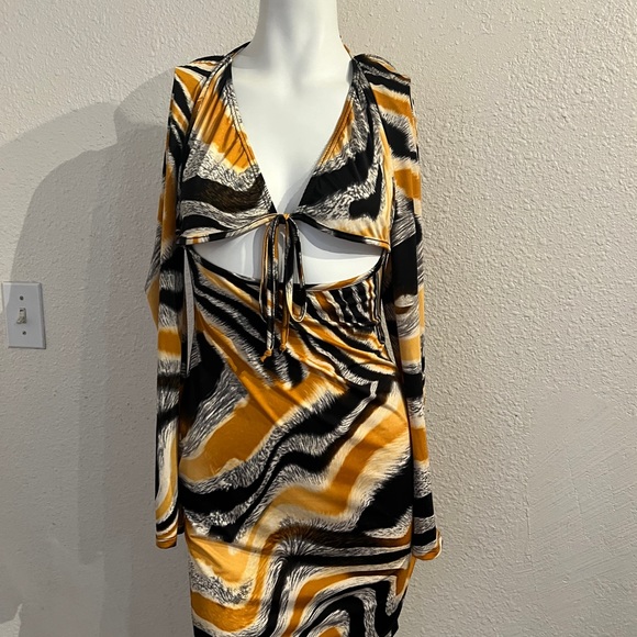 Long sleeve swirl print mini dress - Picture 2 of 2